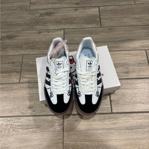 Adidas Samba x Hello Kitty - Picture 2 of 5
